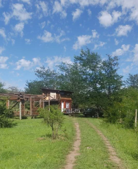 Cabaña terminada + cabaña en construcción — Capilla Vieja
